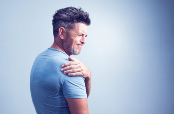 There are 14 common symptoms of labrum tear