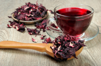 Hibiscus tea has many health benefits.